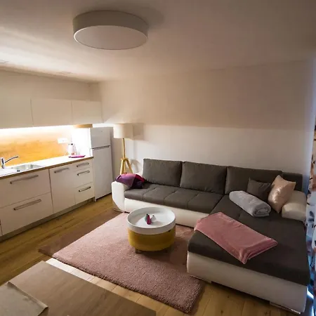 Ema A Peter Apartament *